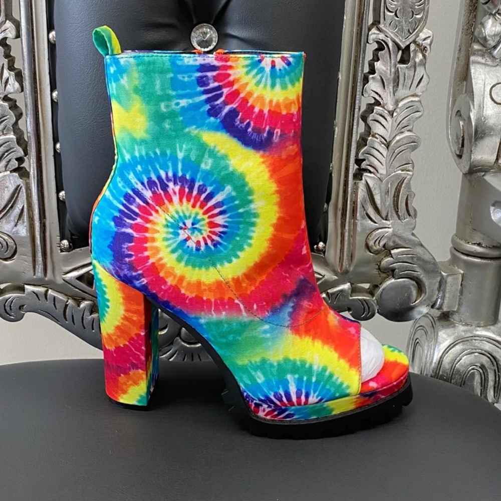 Rainbow pattern bootie